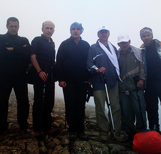 خمام - صعود گروه کوهنوردی شهرداری خمام به ارتفاع 2700 متری کله‌قندی ماسوله
