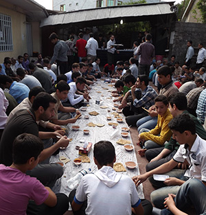 خمام - برگزاری مراسم صبحانه‌ی عید فطر در پایگاه شهری شهید شیرودی خمام