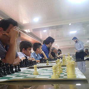خمام - رقابت همزمان استادبزرگ امیررضا پوررمضانعلی با ۳۲ شطرنجباز گیلانی به ۳۱ پیروزی و ۱ تساوی انجامید