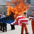 به آتش کشیدن پرچم آمریکا پس‌از نماز جمعه