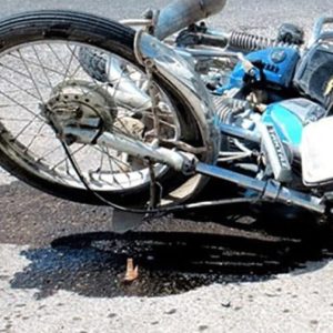 خمام - راکب موتورسیکلت در برخورد با پیکان‌وانت مصدوم شد