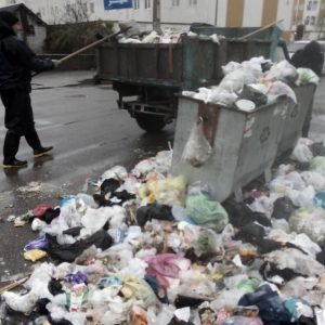 خمام - جدال پاکبانان با انباشت زباله در ایام نوروز