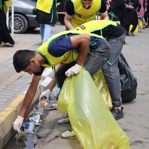 خمام - زباله‌های برجای مانده از مراسم روز عاشورا با مشارکت شهروندان جمع‌آوری شد