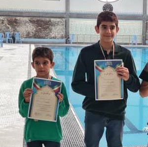 خمام - مدال‌های نقره و برنز مسابقات شنای آب‌های آزاد کشور به برادران کریمی رسید