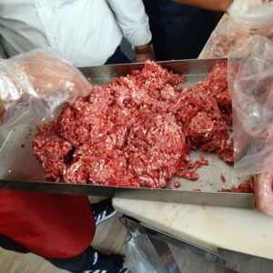 خمام - کشف و ضبط ۲۰۰ کیلوگرم گوشت چرخ‌کرده فاقد هویت در چوکام