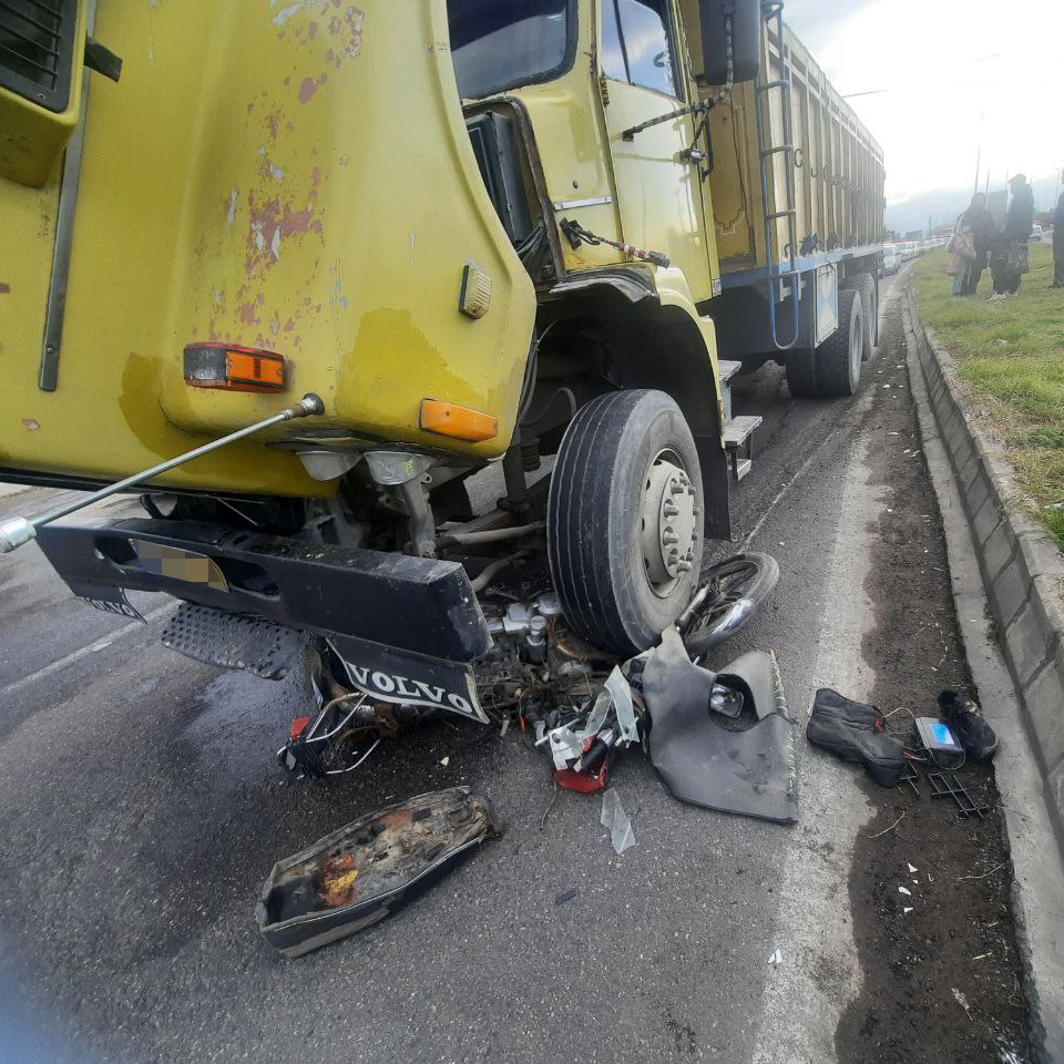 برخورد کامیون با موتورسیکلت ۱ کشته برجای گذاشت / راکب و راهداری مقصر اعلام شدند