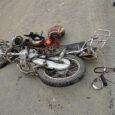 راکب موتورسیکلت در تصادف با پیکان جان‌باخت